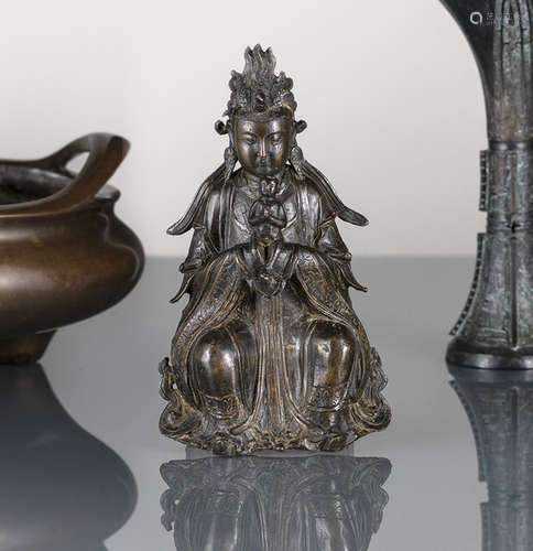 A BRONZE FIGURE OF GUANYIN