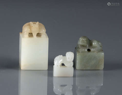 A GROUP OF THREE CARVED JADE SEALS