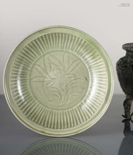 A RIBBED CELADON PLATE