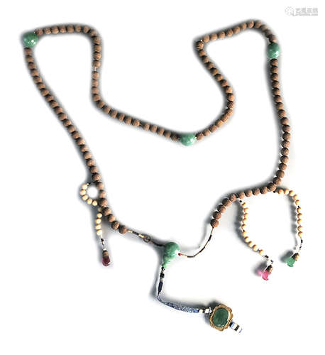 A MANDARIN WOODEN PEARL NECKLACE WITH GLASS BEADS