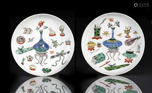 A PAIR OF FAMILLE VERTE ANTIQUES PORCELAIN DISHES