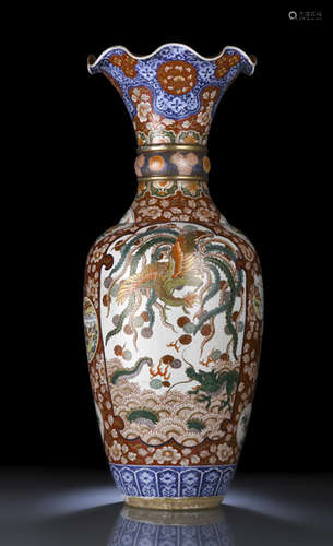 A LARGE KUTANI 'DRAGON AND PHOENIX' PORCELAIN VASE