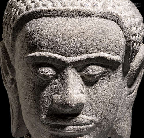 A GILT- AND BLACK LACQUERED SANDSTONE HEAD OF BUDDHA SHAKYAMUNIThailand