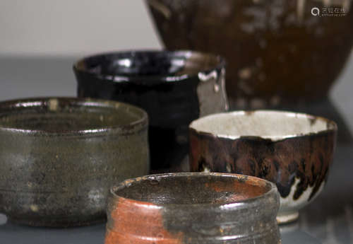 A GROUP OF THREE GLAZED POTTERY CHAWAN