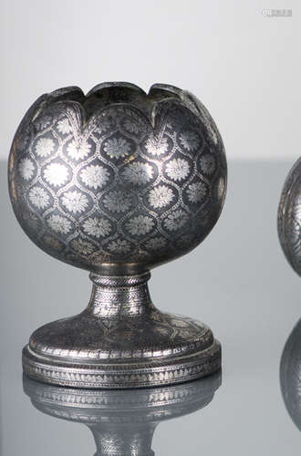 A FINE AND UNUSUAL SILVER-INLAID BIDRI WARE STEMBOWL IN FLOWER SHAPE