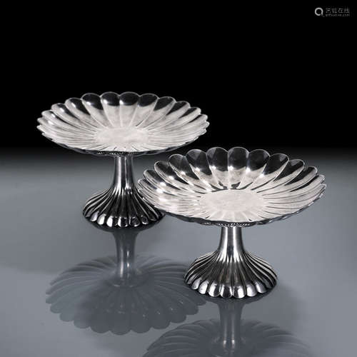 A FINE PAIR OF SILVER TAZZA