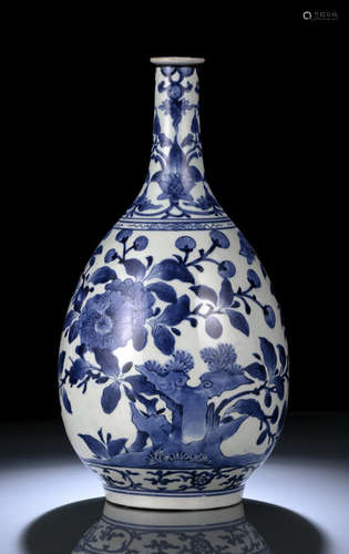 A BLUE AND WHITE PORCELAIN PEONY BOTTLE VASE