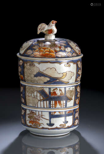 A FOUR-PART IMARI PORCELAIN BOX WITH COVER