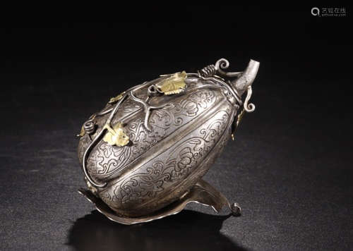 A SILVER GILT CARVED FLOWER FRUITS ORNAMENT