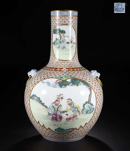 A QIANLONG MARK FAMILLE ROSE FIGURE PAINTING VASE