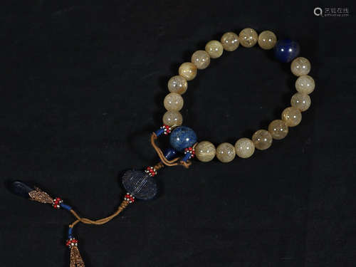 A CRYSTAL BEAD BRACELET