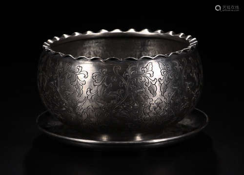 A SILVER FLOWER TWINE CARVING BOWL