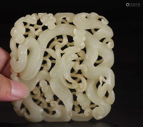 A HETIAN JADE HOLLOW-OUT DRAGON PATTERN BRAND