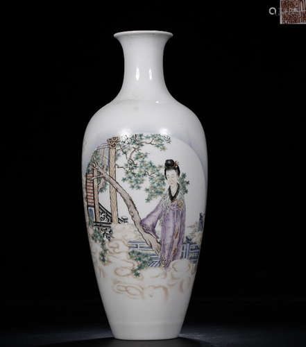 A QIANLONG MARK FAMILLE ROSE NOBLE WOMEN VASE