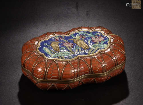A QIANLONG MARK RED GLAZE GOLD EDGED CAPPING BOX