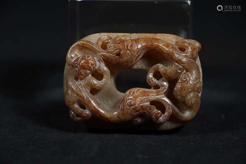 AN OLD JADE DRAGON PENDANT