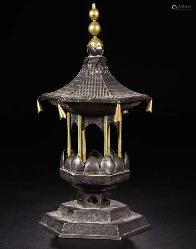 A GILT SILVER LOTUS PALACE LAMP