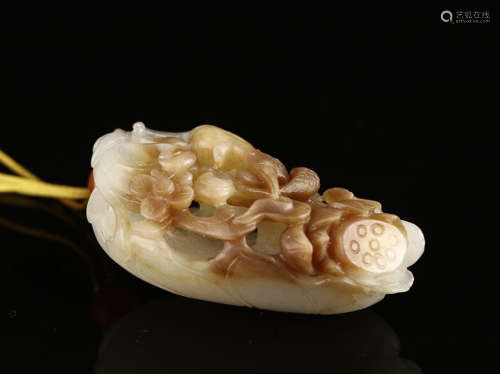 A HETIAN JADE HOLLOW-OUT HAND PIECE