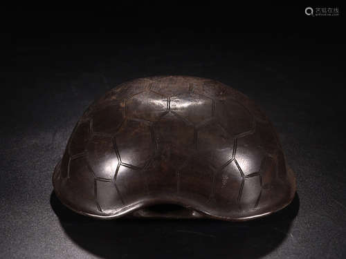 A XIAOYEZITAN WOOD TURTLE SHELL STYLE ORNAMENT