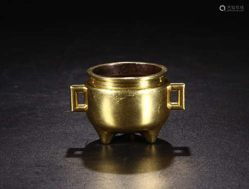 A GILT BRONZE DOUBLE-EAR TRIPOD CENSER