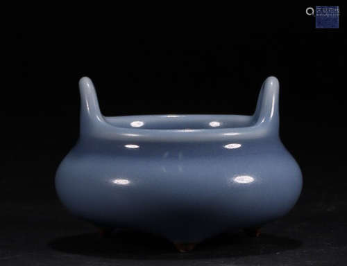 A BLUE GLAZE TRIPOD CENSER