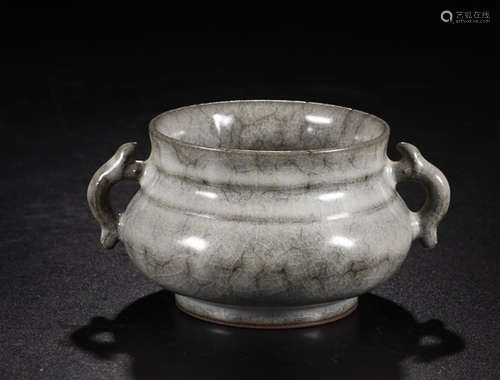 A GUANWARE DOUBLE-EAR CENSER