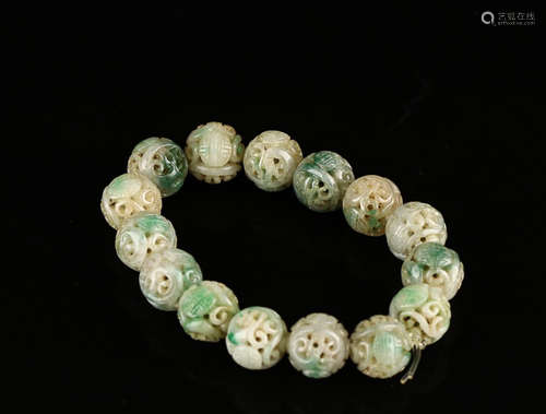 A JADEITE HOLLOW-OUT BRACELET