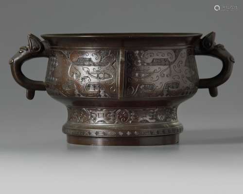A Chinese bronze 'archaistic' censer, gui