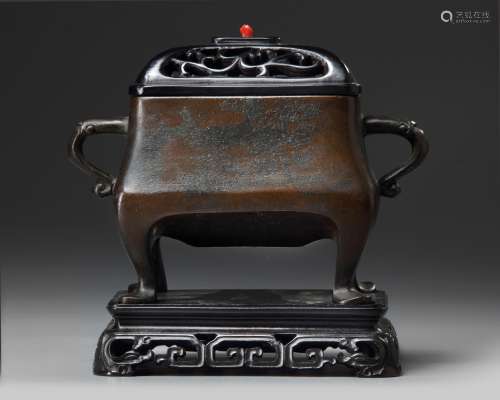 A Chinese bronze rectangular censer