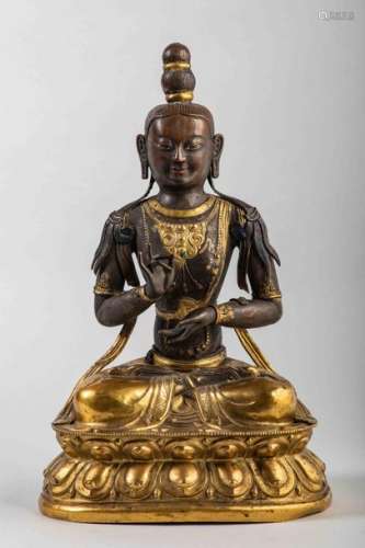 Buddha assis en méditation dyanasana sur un double…
