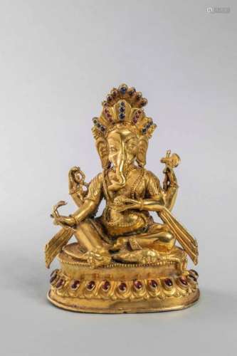 Ganesh assis en délassement royal sur un socle lot…