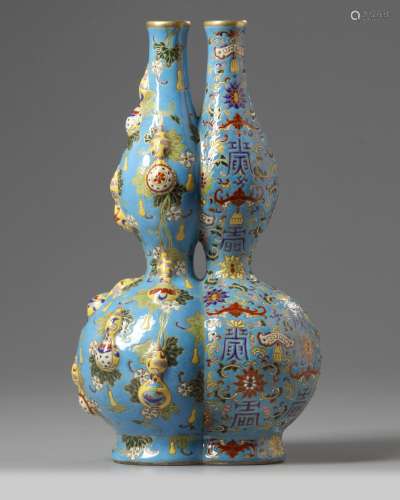 A Chinese conjoined double gourd vase