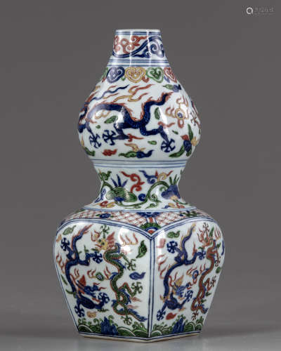 A Chinese wucai glazed double gourd vase
