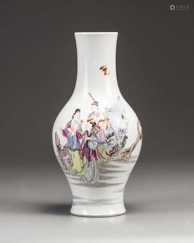 A famille rose 'Xi Wang Mu' vase