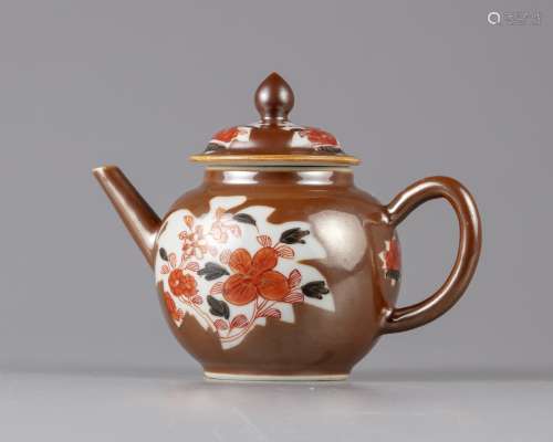 A Chinese 'Batavia ware' teapot and cover