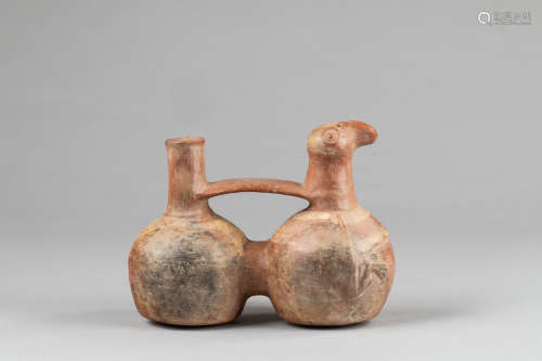 Double vase étrier zoomorphe. Pérou. Culture Mochica. De style. H : 16cm x L 20cm. -