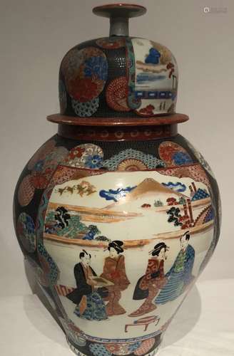 IMPORTANTE POTICHE JAPON XIXè En porcelaine polychrome à décor de scènes animées [...]