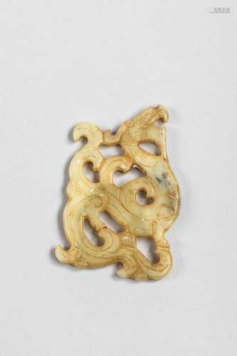 Ornement de parure en forme de dragons archaïsants. Jade vert céladon. Chine. Style [...]