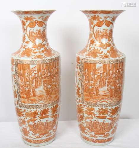 Paire de vases balustre à épaulement oblique et col évasé en porcelaine blanche [...]