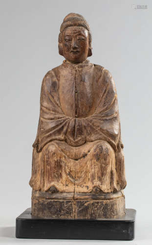 Portrait d'ancêtre assis vêtu d'une robe monastique couvert d'une tunique [...]