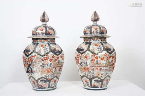 Importante paire de potiches octogonales en porcelaine Imari. Début 20 ème [...]