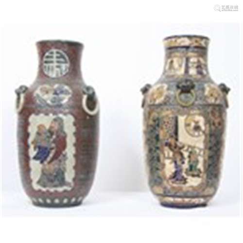 Deux vases en porcelaine polychromes illustrés de sages taoïstes et
motifs floraux [...]