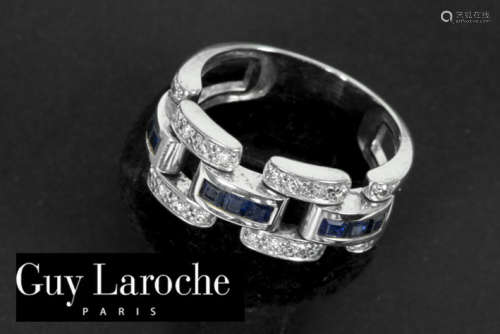LAROCHE GUY ring in witgoud (18 karaat) bezet met ca 0,50 karaat saffier en ca 0,25 [...]