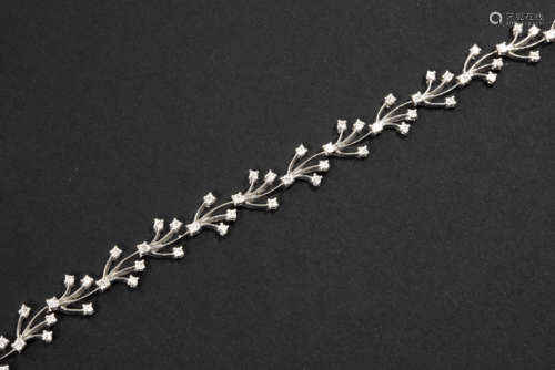 Bijhorend bracelet met een mooi, apart design met bloementakjes in witgoud (18 [...]