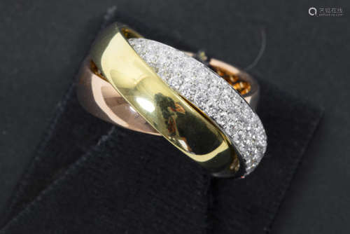 Modieuze ring met drie banden in roos, geel en witgoud (18 karaat), waarvan de [...]