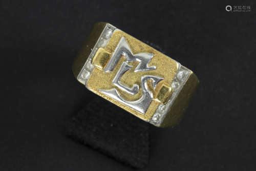 Ring in geelgoud (18 karaat) met initialen in wit goud - 15,2 gram - - ring in [...]