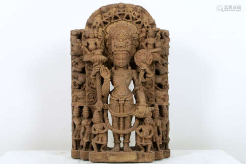 INDIA / MADHYA PRADESH - 11°/12° EEUW prachtige sculptuur in zeer hoog reliëf [...]