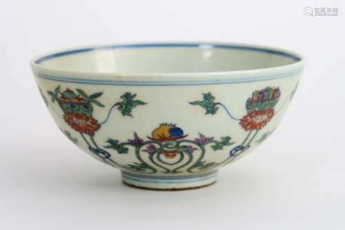 Chinese bowl in gemerkt porselein met een polychroom bloemendecor - diameter en [...]