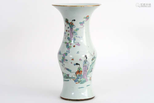 Chinese vaas in porselein met een polychroom decor met vissende vrouwen - hoogte : [...]