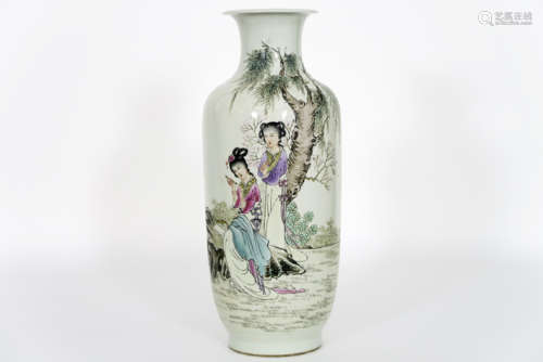 Chinese vaas uit de Republiek-periode in gemerkt porselein met een polychroom decor [...]